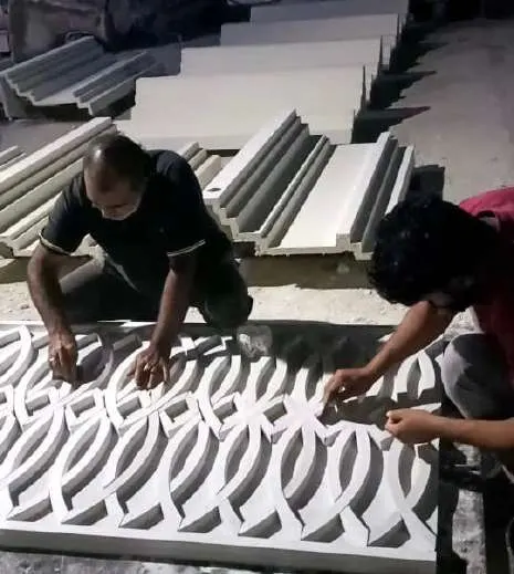تجهيز لوح مفرغ في المصنع